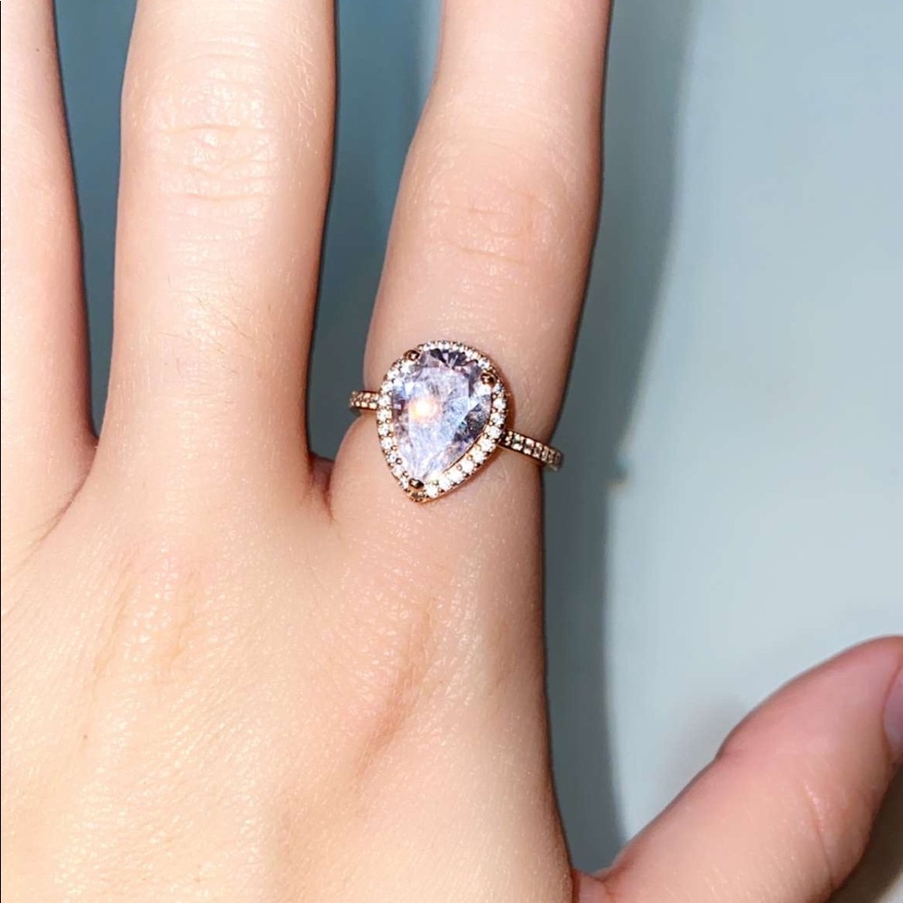 Sparkling Teardrop Halo Ring Rose Gold